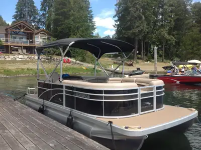 You can't beat this deal for a pre-owned pontoon boat! We are selling our well-maintained 2017 Benni...