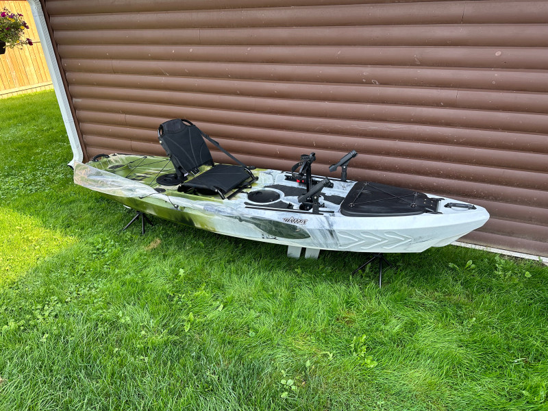 Camo Pro Angler Pedal Fishing Kayak! New! Canoes, Kayaks & Paddles
