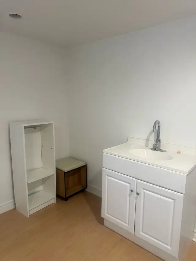 Room for rent in Room Rentals & Roommates in City of Toronto - Image 6