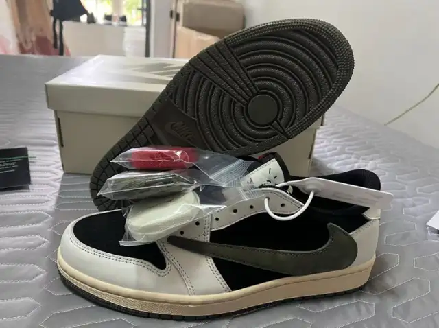 Jordan 1 Retro Low Travis Scott Olive in Men's Shoes in City of Toronto - Image 5