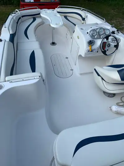 1 Owner 2006 Princecraft Vectra 19’ deck boat 200hp Evinrude E-Tec H.O In good condition minor wear...
