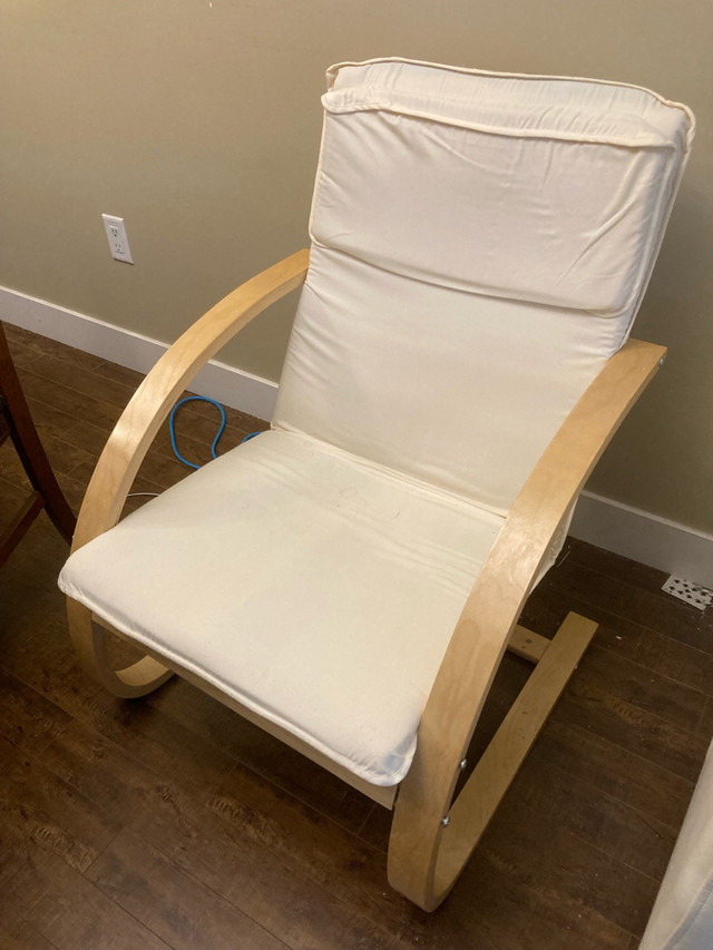 Chair for sale in Chairs & Recliners in Strathcona County - Image 2