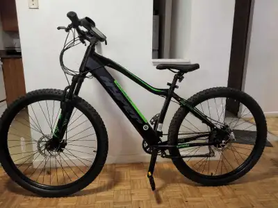 Excellent condition, no scratches wheel treds in perfect condition. - Peddle assist ebike - 6 Speed...