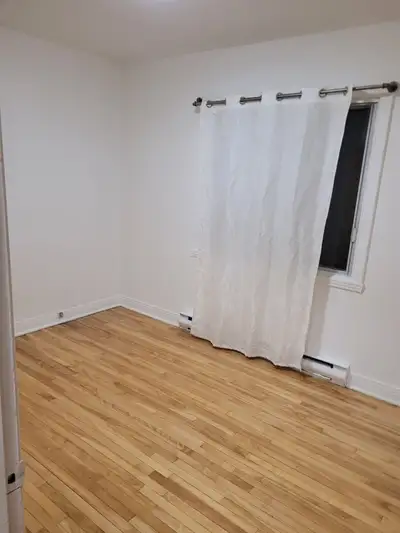 Logement spacieux à louer à Rosemont petite partie. Possibilité d'avoir les appareils électroménager...