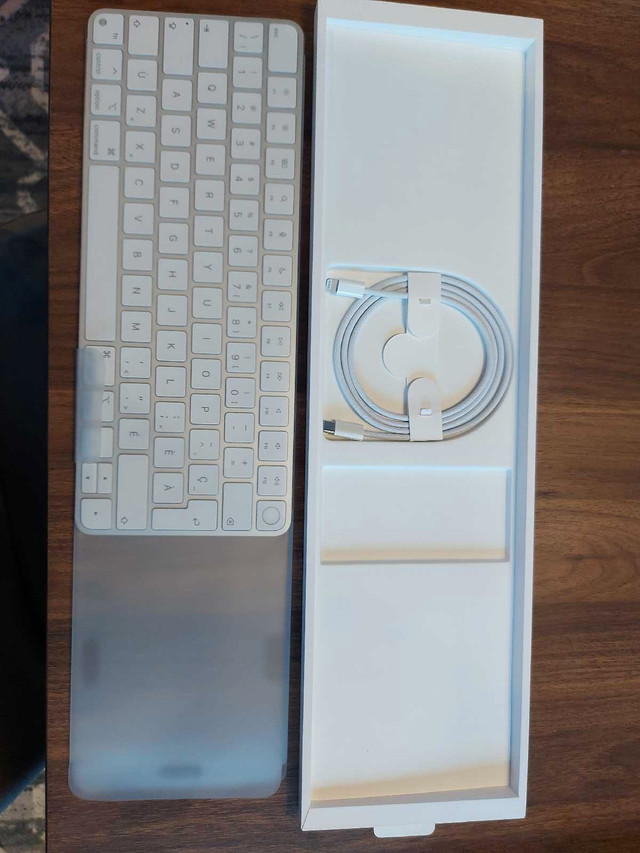 Magic Keyboard pour iMac dans Accessoires pour iPad et tablettes  à Laurentides