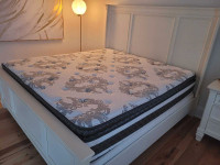 Serta king size mattress mint like new 