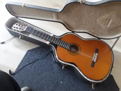Guitare Yamaha G-235 classique, View more