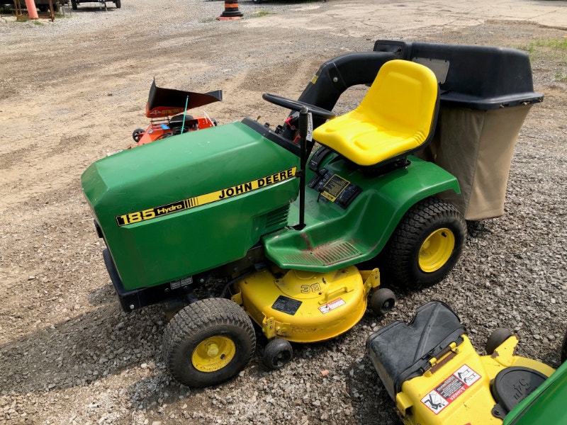 John Deere 185 Lawn Tractor w/ Bagger SOLD ASIS Lawnmowers & Leaf
