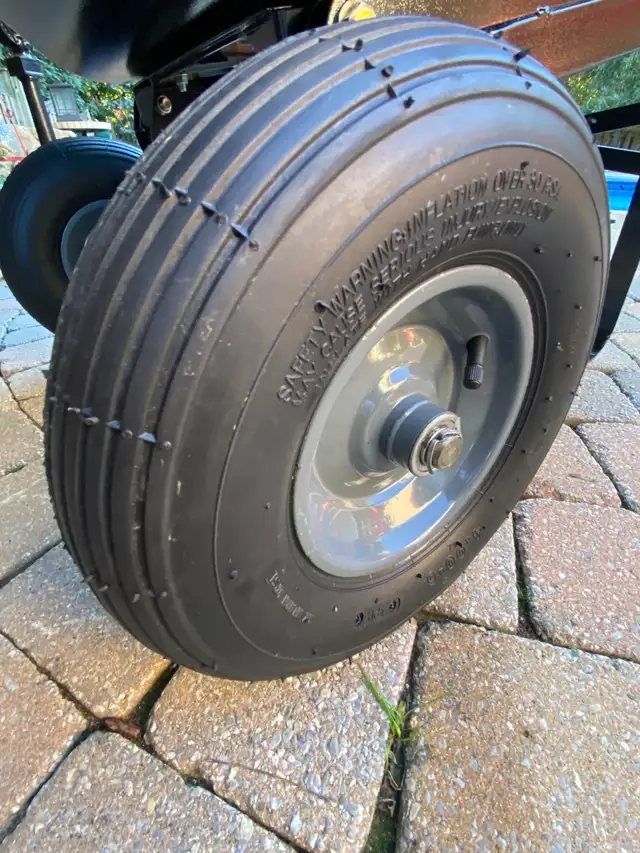 YARDWORKS quick release self-dump wheelbarrow in Outdoor Tools & Storage in Oakville / Halton Region - Image 8