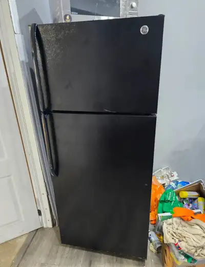 GE 28" Black Top Freezer Bottom FridgeRefrigerator CAN DELIVER, View more