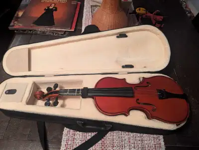 Violin 1/4 bestler used in good condition missing bow come with case a nice collectible violin
