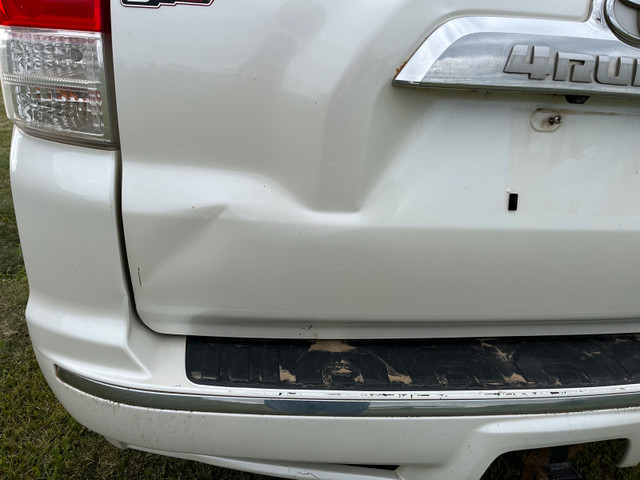 Toyota 4 Runner 2010 4 wheel drive. in Cars & Trucks in Calgary - Image 2