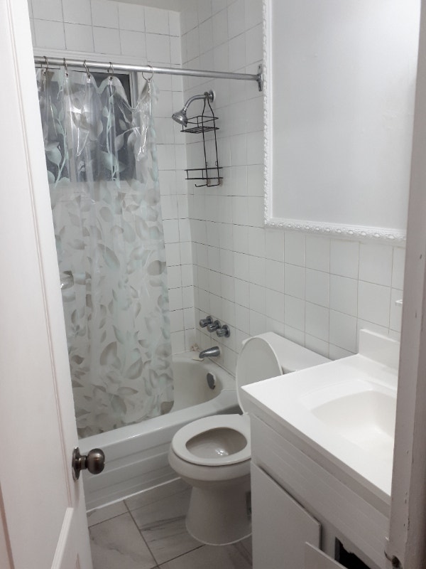 Grand appartement 4½ à louer à Anjou/Spacious 4½ Apt.to rent in
