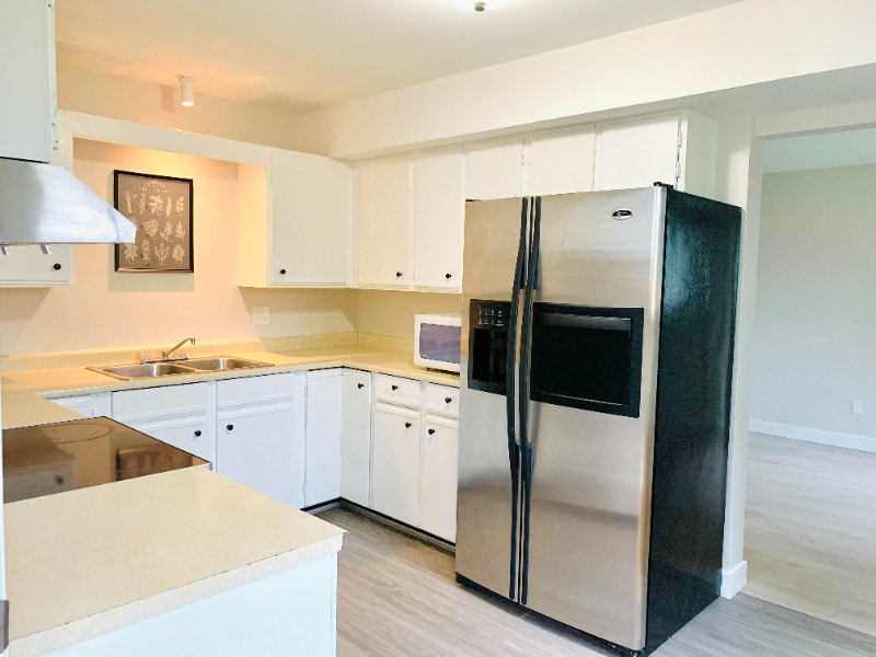 Newly Renovated 2 Bedroom Plus Den Suite for Rent Long Term Rentals