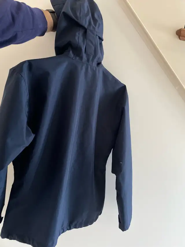 Girls Helly Hansen Rain Jacket in Kids & Youth in Dartmouth - Image 3