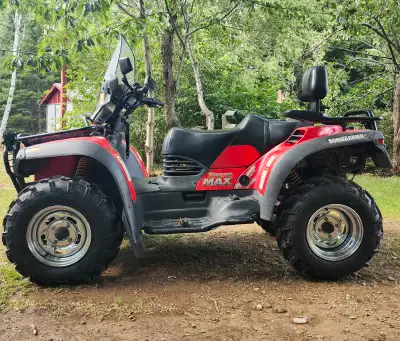 Je vends mon VTT Bombardier Traxter Max 2004, un véhicule robuste et fiable avec 3424km au compteur....