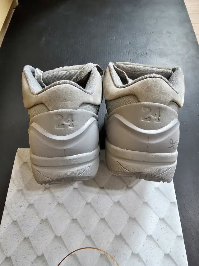 Kobe 4 Fade to Black size 8 in Men's Shoes in Mississauga / Peel Region - Image 8