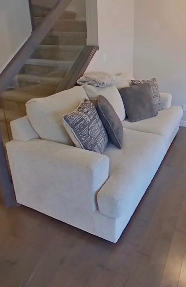 Mint condition couch in Couches & Futons in Edmonton - Image 3