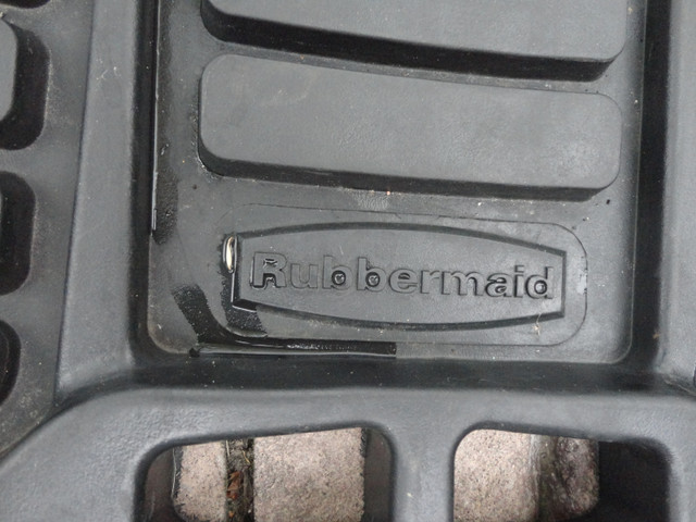 Pair of Rubbermaid Rubber Universal Car, Truck SUV Front Mats in Other in Kitchener / Waterloo - Image 3