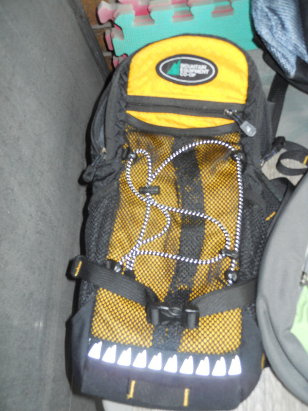 Bike backpacks w water bags.BIKE$50Trade4 iphon6-10/bike in Road in Ottawa