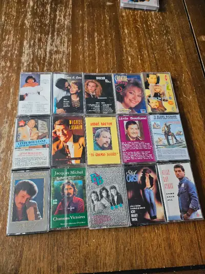 Lot de 15x cassettes audio de chanteurs populaires pour 100$, je peux aussi vendre séparément: 1 - P...