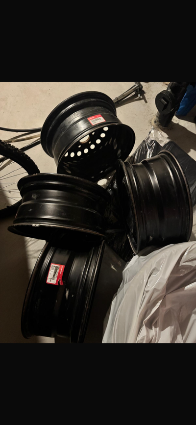 Set of 4 original Honda 17-inch rims (OEM) in good condition. Size: J 17x71/2J ~45 Genuine Honda rim...