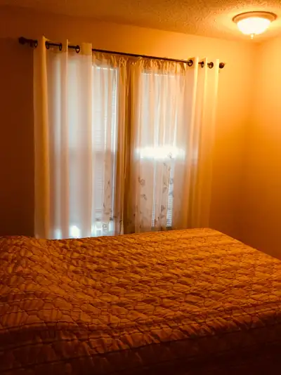 Room for rent in a clean and well maintained house. Close to bus stop and shopping plaza. 10 minutes...