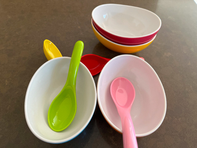Colourful Melamine Bowls and Spoons Set in Kitchen & Dining Wares in Oakville / Halton Region - Image 3