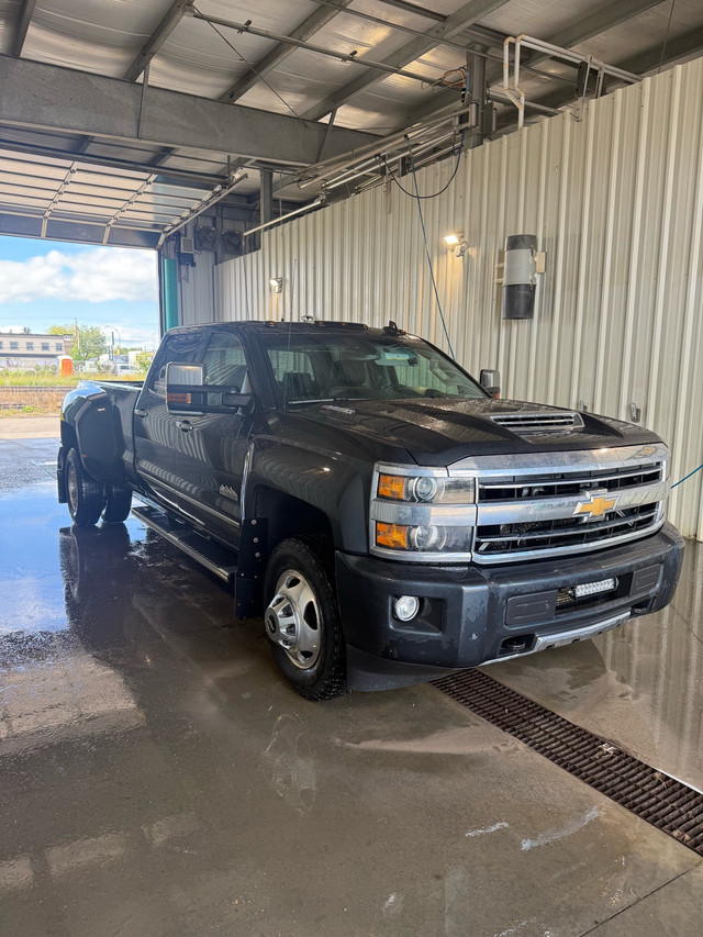 2018 Chev High Country 3500 DRW in Cars & Trucks in Red Deer - Image 2
