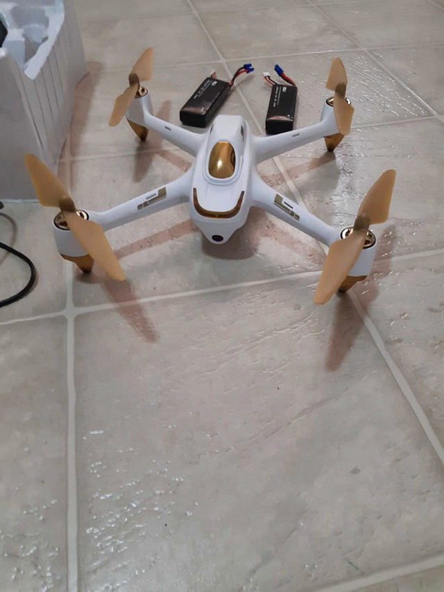 Drone hubsan 501s a vendre  dans Jouets et jeux  à Lac-Saint-Jean