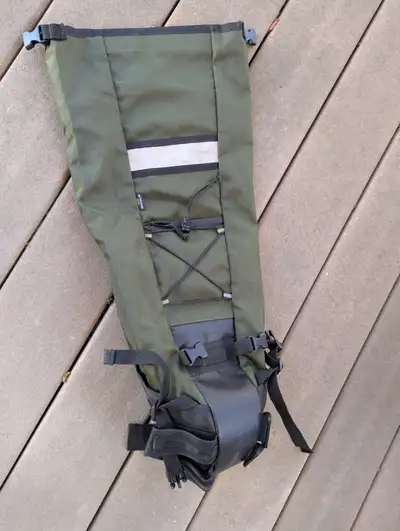 On the Road saddlebag. Has a 11L carrying capacity. Never used. Here are the details of the bag: htt...