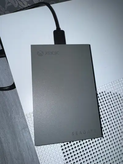 Xbox one s fonctionne encore très bien.jai acheter un disque dure 2To il y a quelque jours alors neu...