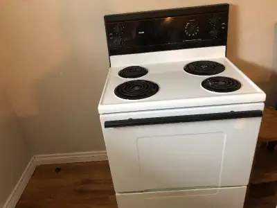 Electric range in good condition have a look at it.
