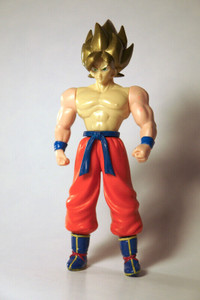 1996 Dragon Ball Z Super Saiyan Goku action figure