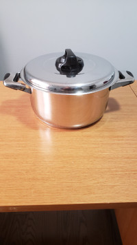KingHOFF 5.6L 18/10 Stainless Steel Stock Pot With Lid