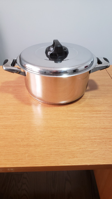 KingHOFF 5.6L 18/10 Stainless Steel Stock Pot With Lid in Microwaves & Cookers in Sault Ste. Marie