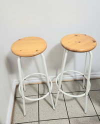 Solid wood top Bsr/counter stools
