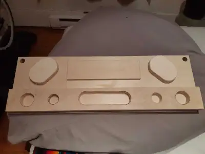 Poutre d'escalade en bois faite à la main lors d'un atelier aux Affûtés. Se fixe au mur à l'aide d'u...