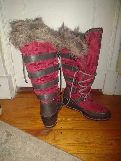 Women's size 9 (narrow) Cougar winter boots, View more
