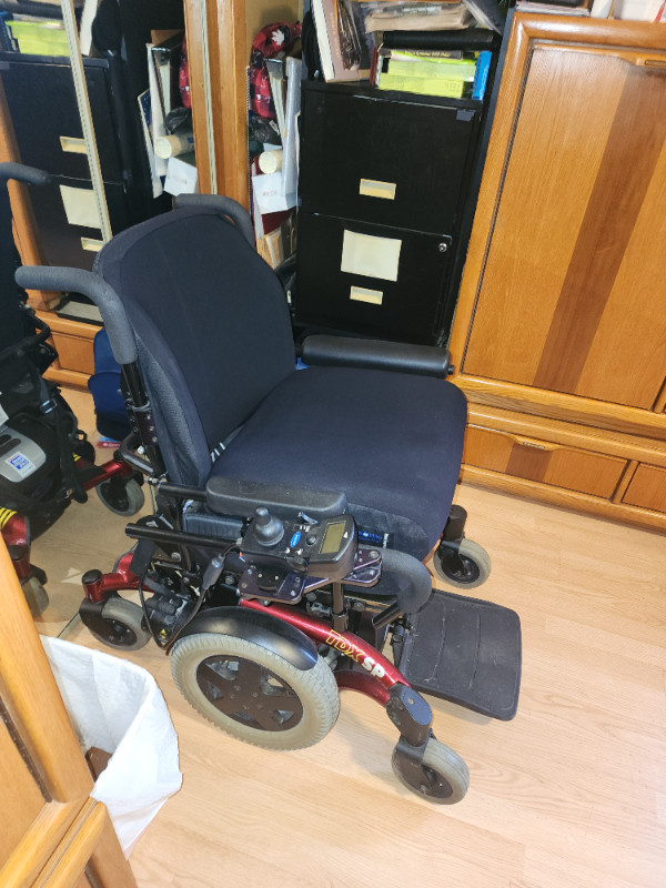 Like new electric wheelchair in Health & Special Needs in Thunder Bay - Image 3