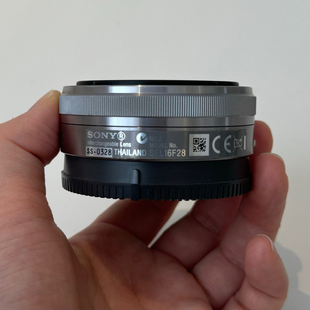 Sony Alpha E-Mount 16mm F2.8 pancake lens in Cameras & Camcorders in Markham / York Region - Image 2