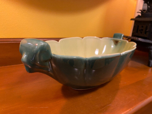 Vintage BEAUCEWARE Large Green Pottery Scroll Art Deco Planter in Arts & Collectibles in Oshawa / Durham Region - Image 3