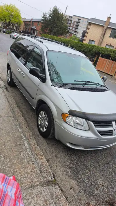 Mec va super bien 221 000km Roule a1 body en ok condition 7 place vien avec pneus d'hiver et ete dém...