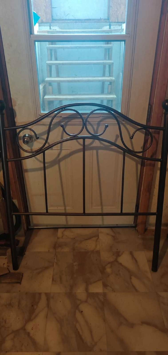 lit a vendre dans Lits et matelas  à Sherbrooke - Image 3