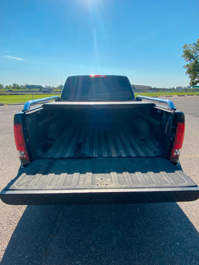2010 GMC Sierra 1500 SLT 4x4 in Cars & Trucks in Calgary - Image 4