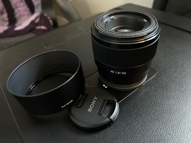Sony SEL 50 mm f/1.8 lens in Cameras & Camcorders in Calgary - Image 3