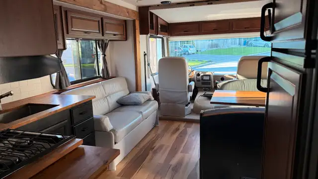 FLEETWOOD STORM 32BH  in RVs & Motorhomes in Québec City - Image 8