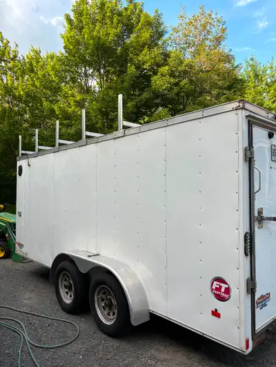 Remorque well cargo 2015, acheté neuve. 16x7, v-nose avec échelle et rack sur le toit. Principalemen...