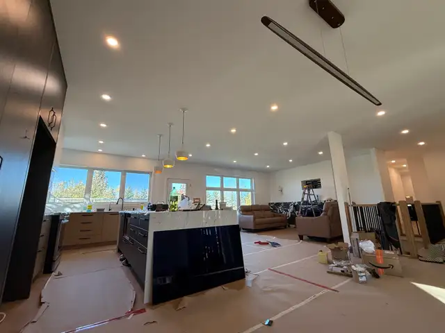 Electrician looking for extra work 551126022247557121