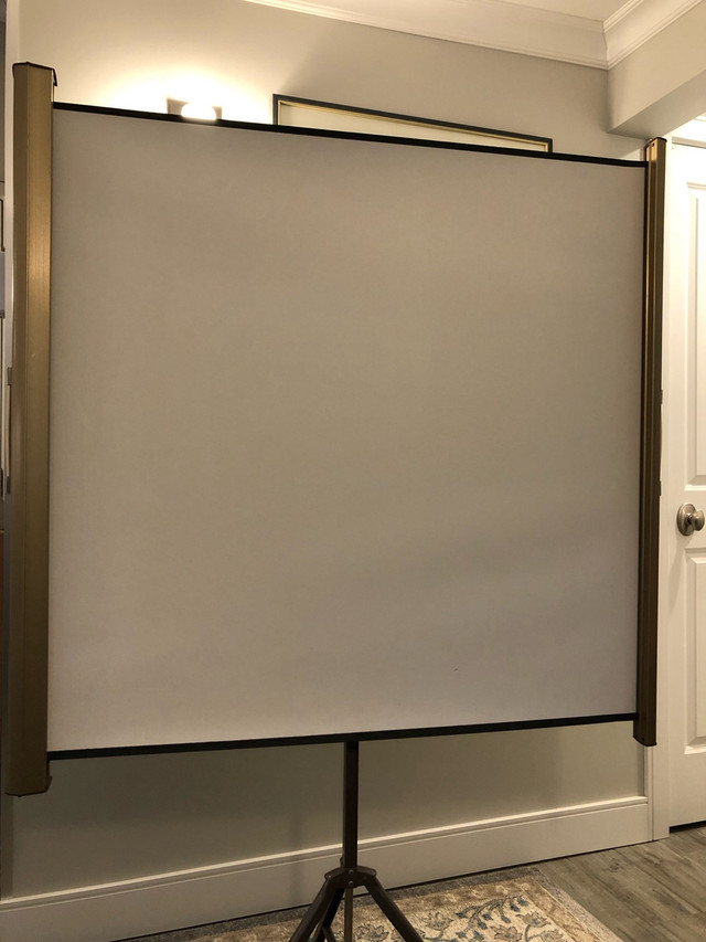 PROJECTION SCREEN in Video & TV Accessories in Burnaby/New Westminster